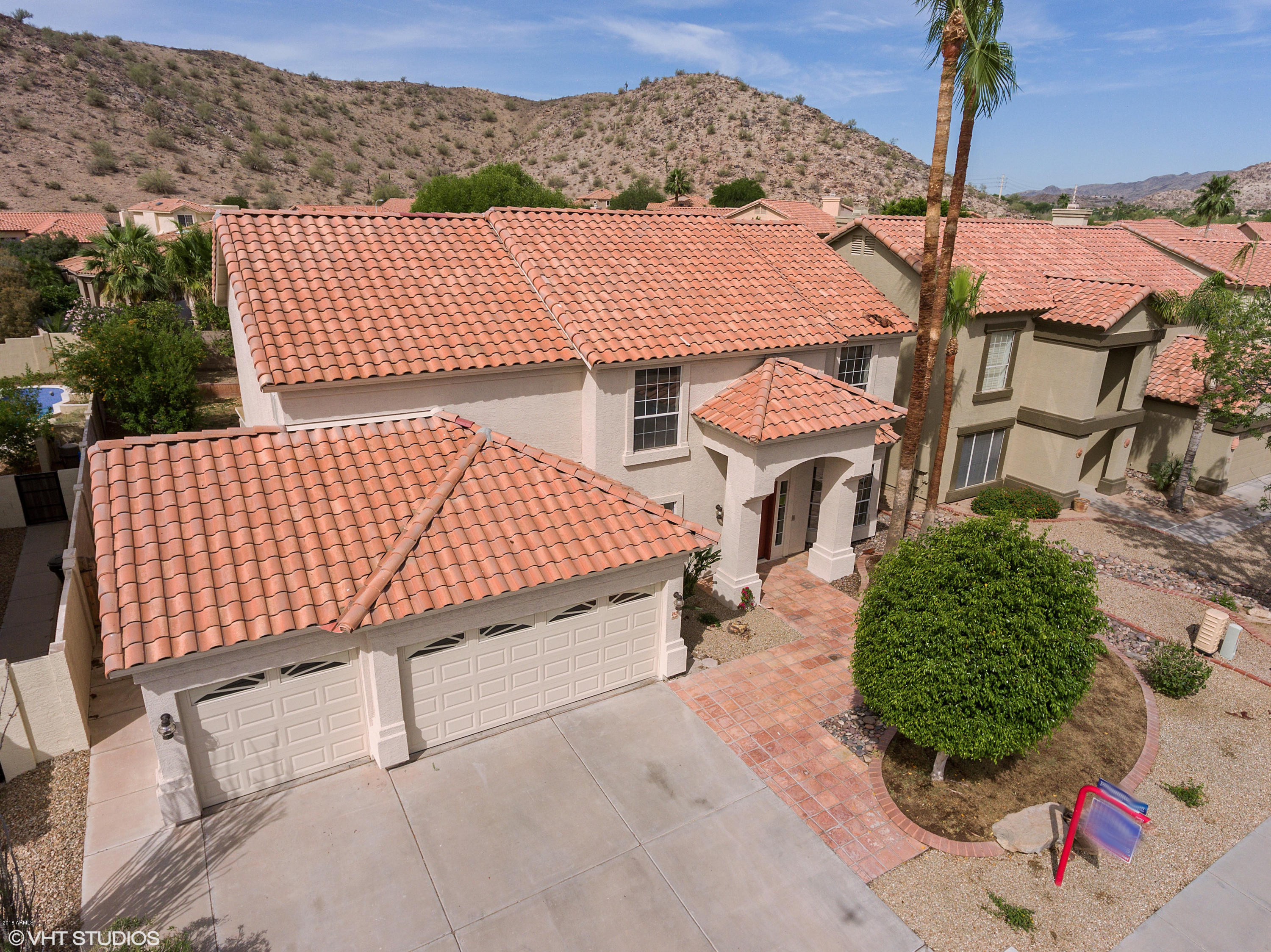 2621 East Amber Ridge Way Phoenix, AZ 85048 - Photo 2 of 25 01_2621EAMBERRIDGEWAY_2001_HiRes