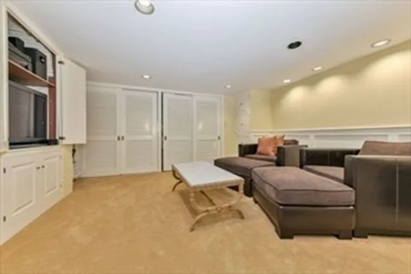 $11,500 | 39 Pinckney Street, Boston, MA 02114