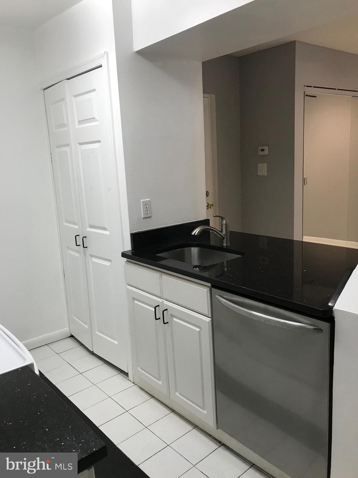 5805 Royal Ridge Drive Springfield, VA 22152 - Photo 4 of 13 Kitchen