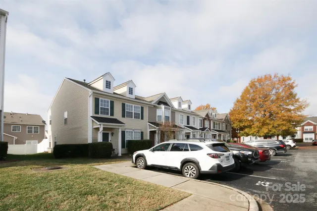 a car parked in front of a white house