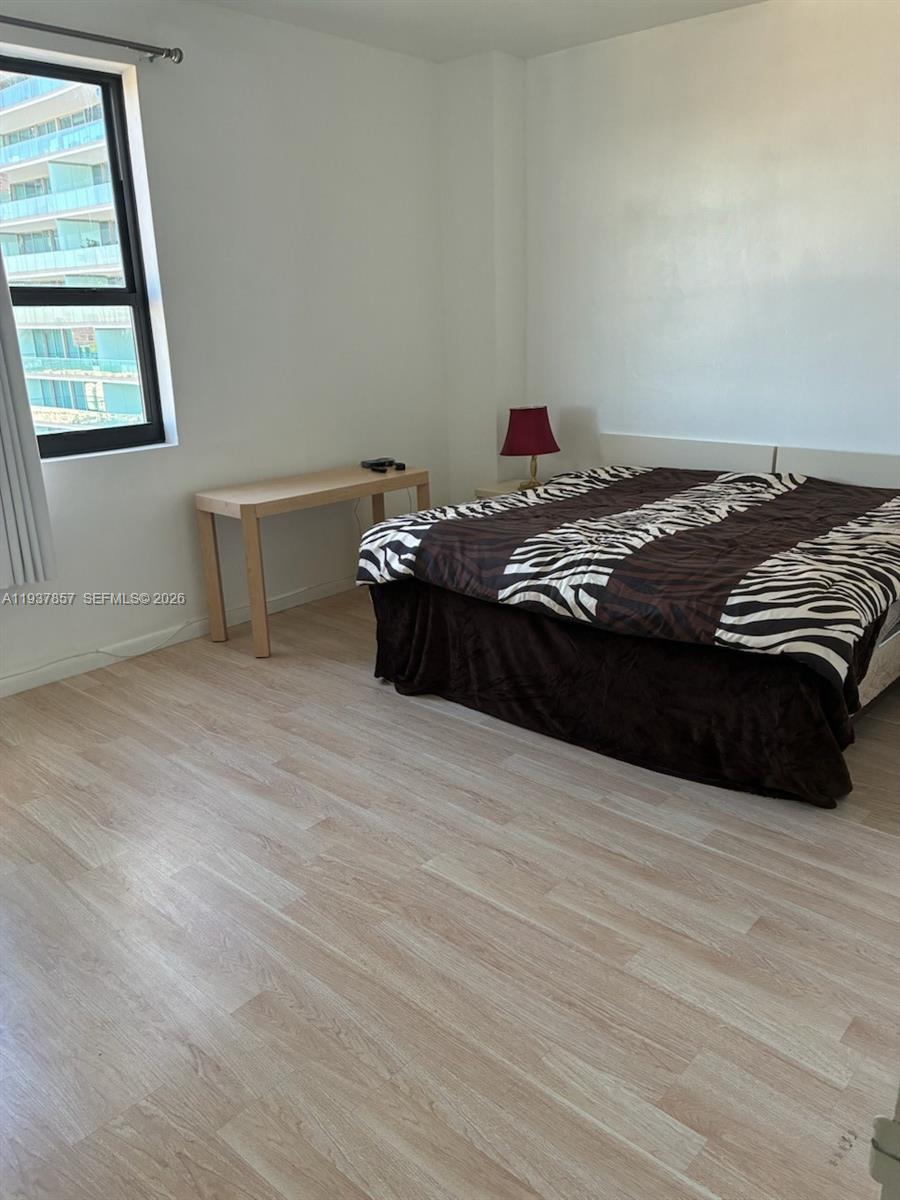 10185 Collins Avenue, Unit PH02 Bal Harbour, FL 33154 - Photo 31 of 37 a bedroom with a bed and a window