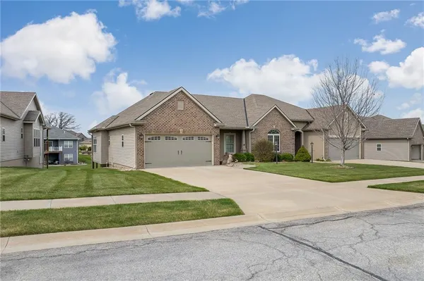 $349,900 | 4504 Stonebridge Drive, St. Joseph, MO 64505