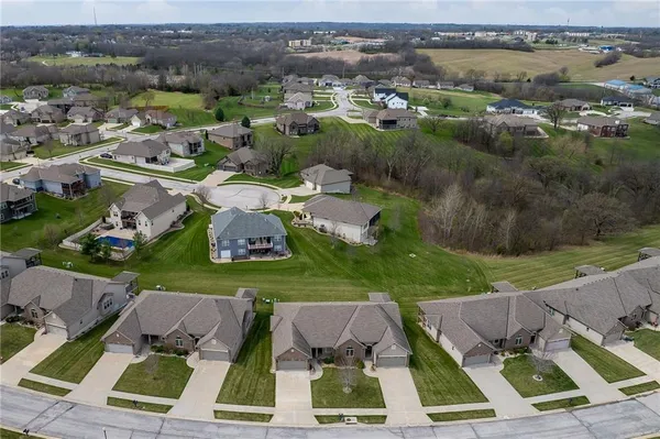$349,900 | 4504 Stonebridge Drive, St. Joseph, MO 64505