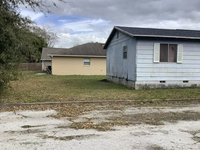 a view of a house with a yard
