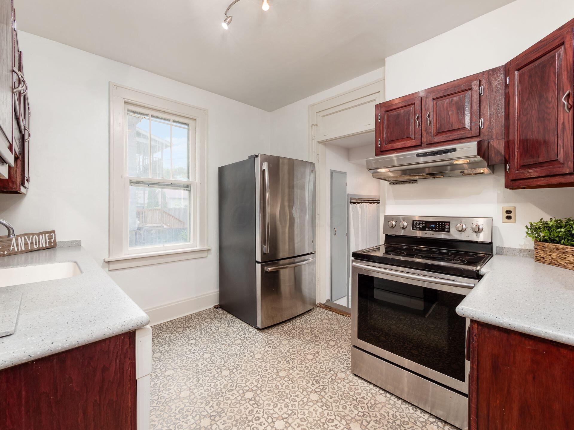 77 Crestview Road Columbus, OH 43202 - Photo 7 of 40 Stainless steel appliances (2019)