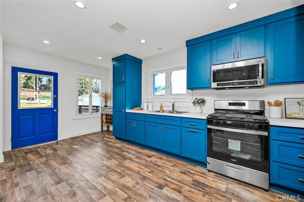 294 Bella Vista Avenue Pasadena, CA 91107 - Photo 17 of 37 a kitchen with granite countertop wooden cabinets stainless steel appliances and a window