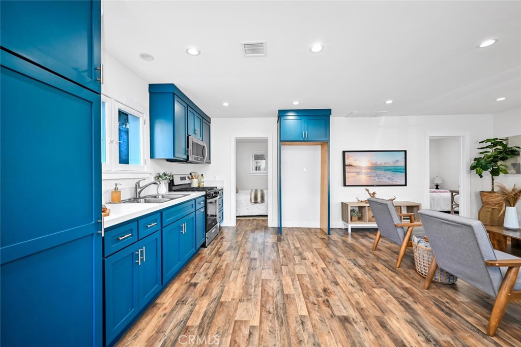 294 Bella Vista Avenue Pasadena, CA 91107 - Photo 19 of 37 a large kitchen with stainless steel appliances granite countertop a lot of counter space and a wooden floors