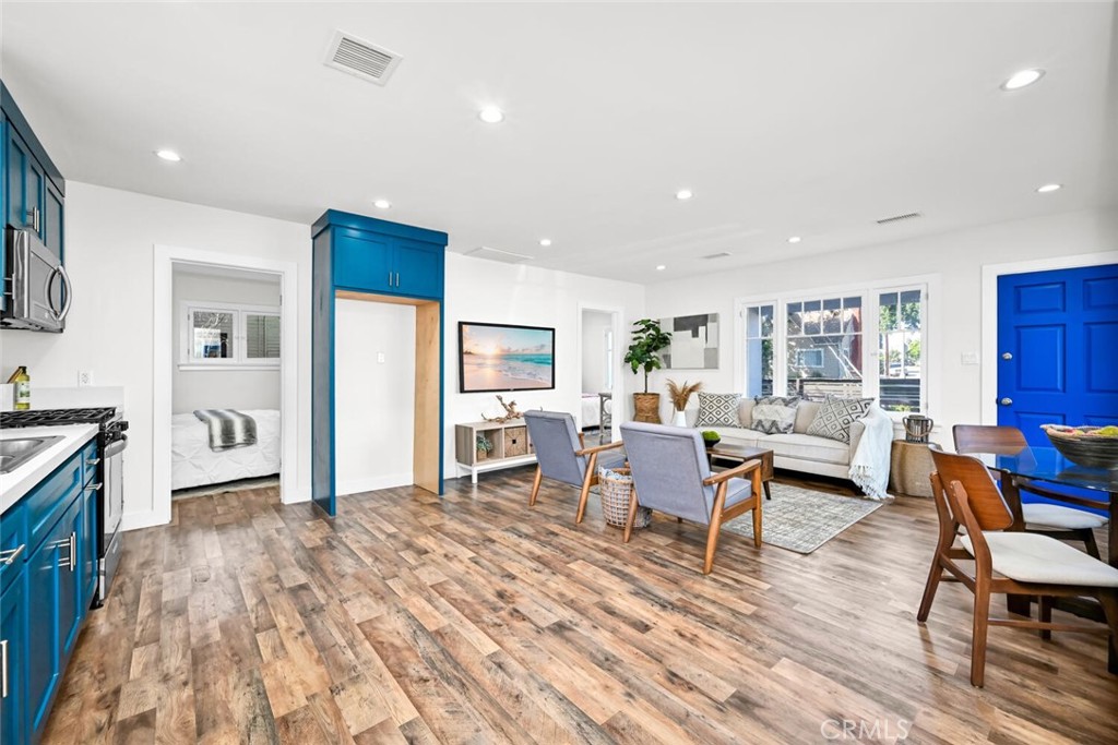 294 Bella Vista Avenue Pasadena, CA 91107 - Photo 20 of 37 a living room with furniture and a wooden floor