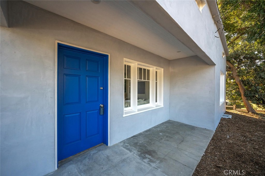 294 Bella Vista Avenue Pasadena, CA 91107 - Photo 6 of 37 a view of an empty room with windows