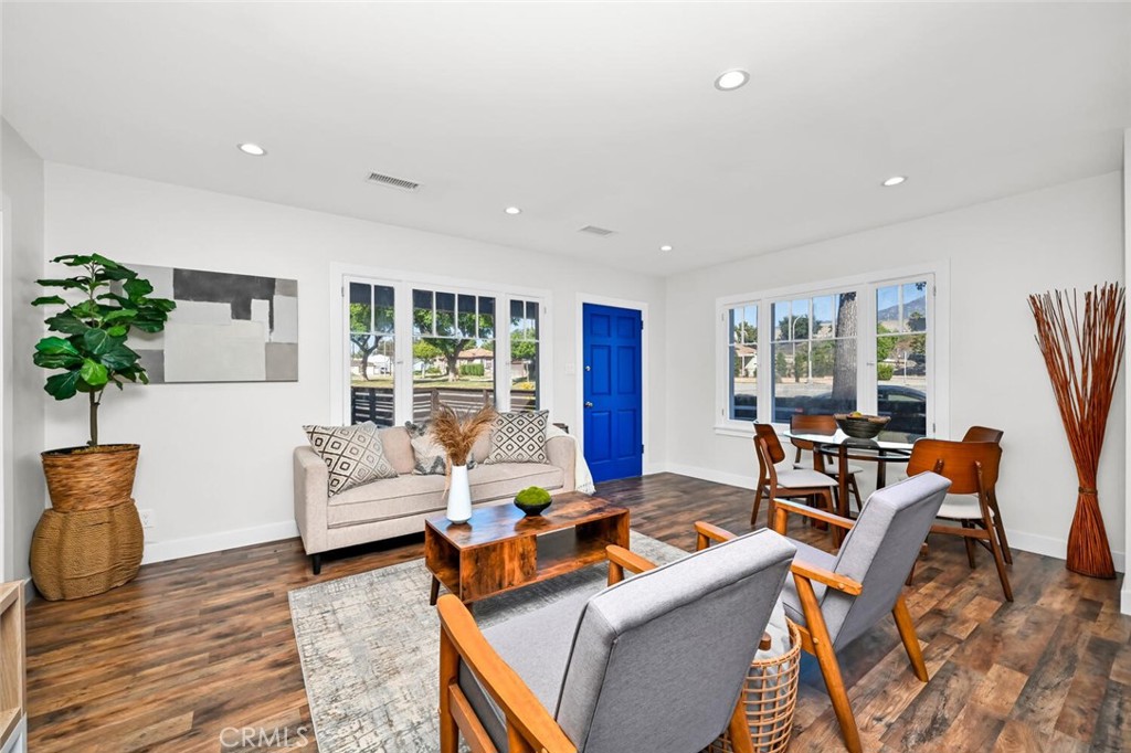 294 Bella Vista Avenue Pasadena, CA 91107 - Photo 10 of 37 a living room with furniture and a wooden floor