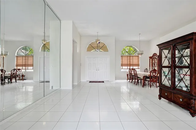 a view of an entryway with a livingroom