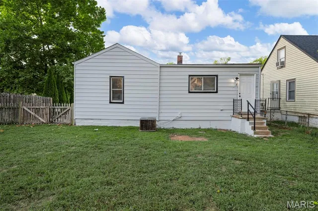 $124,999 | 135 East Loretta Avenue, St. Louis, MO 63125