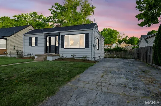 $124,999 | 135 East Loretta Avenue, St. Louis, MO 63125