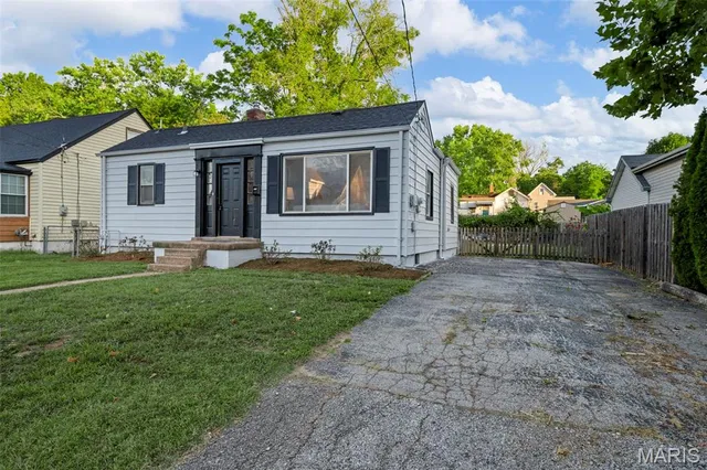 $124,999 | 135 East Loretta Avenue, St. Louis, MO 63125