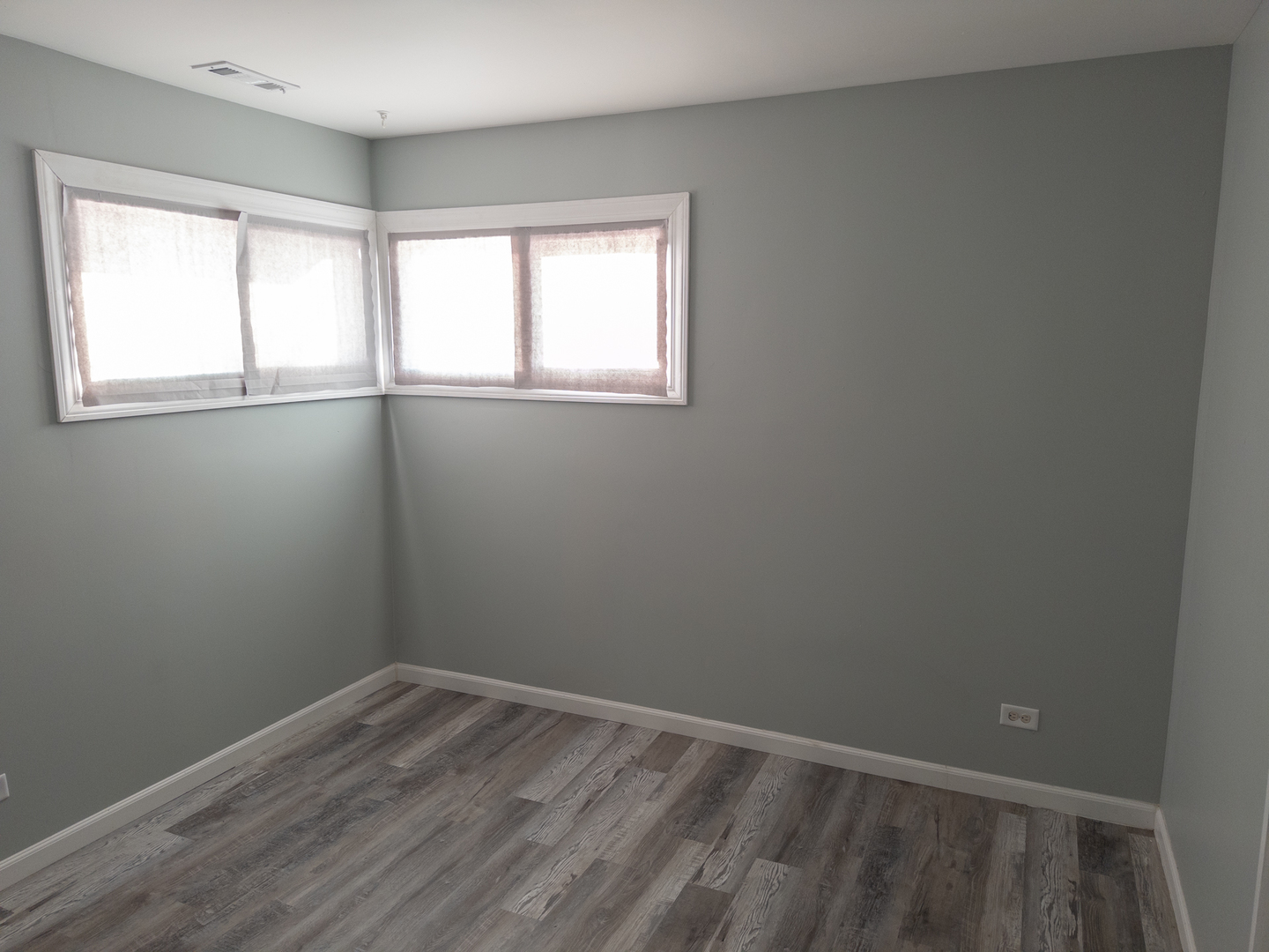 104 Walnut Street Park Forest, IL 60466 - Photo 15 of 20 a view of an empty room with wooden floor and a window