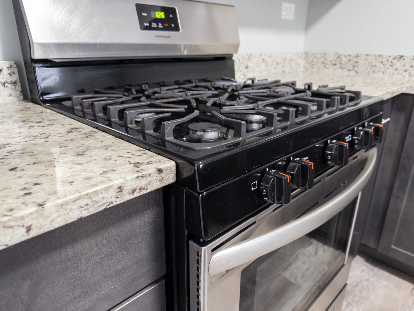 104 Walnut Street Park Forest, IL 60466 - Photo 6 of 20 a close view of a stove top oven