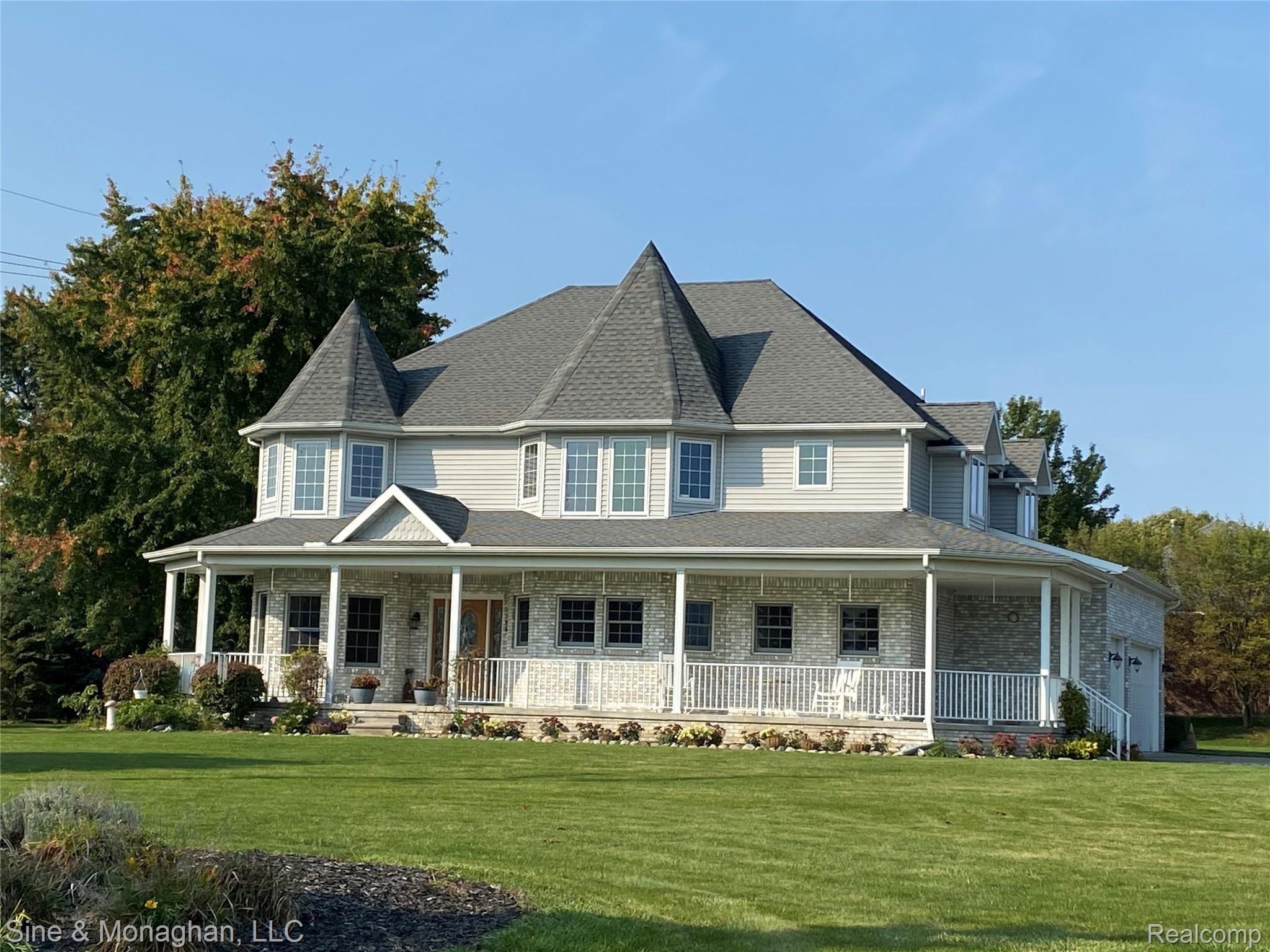 2402 River Road St. Clair, MI 48079 - Photo 2 of 66 IMG_6087.JPG