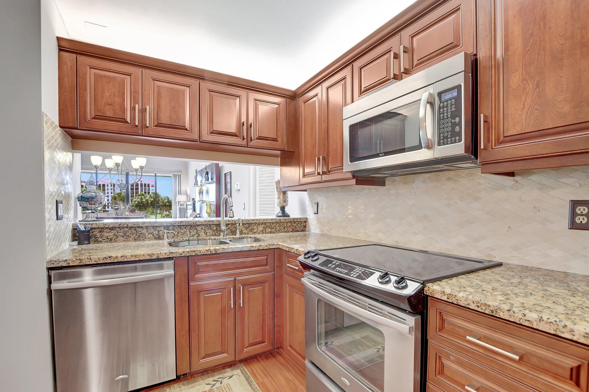 7520 La Paz Boulevard, Unit 307 Boca Raton, FL 33433 - Photo 6 of 34 9-web-or-mls-DSC_0416
