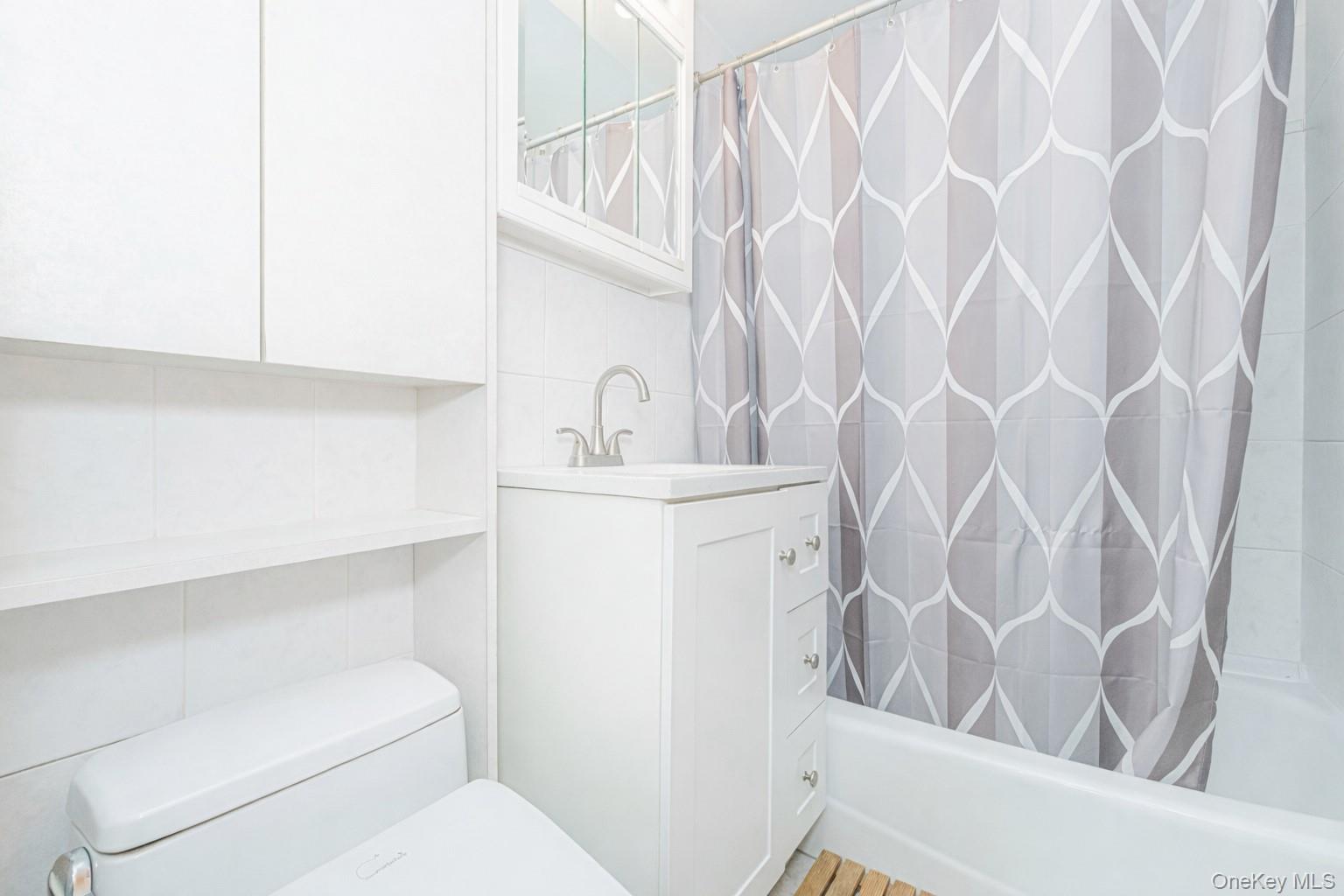 2400 East 3rd Street, Unit 607 Brooklyn, NY 11223 - Photo 14 of 21 a bathroom with a sink toilet and shower