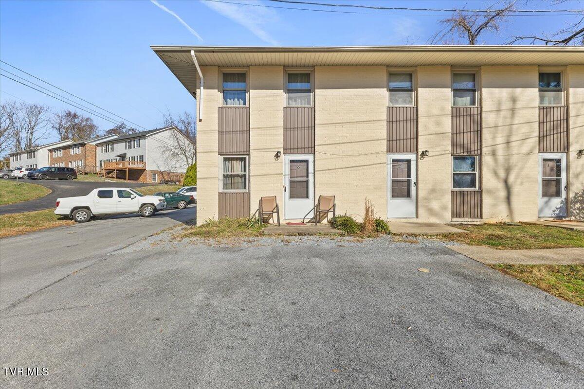 1308 Knob Creek Road Johnson City, TN 37604 - Photo 2 of 42 02-128A9055