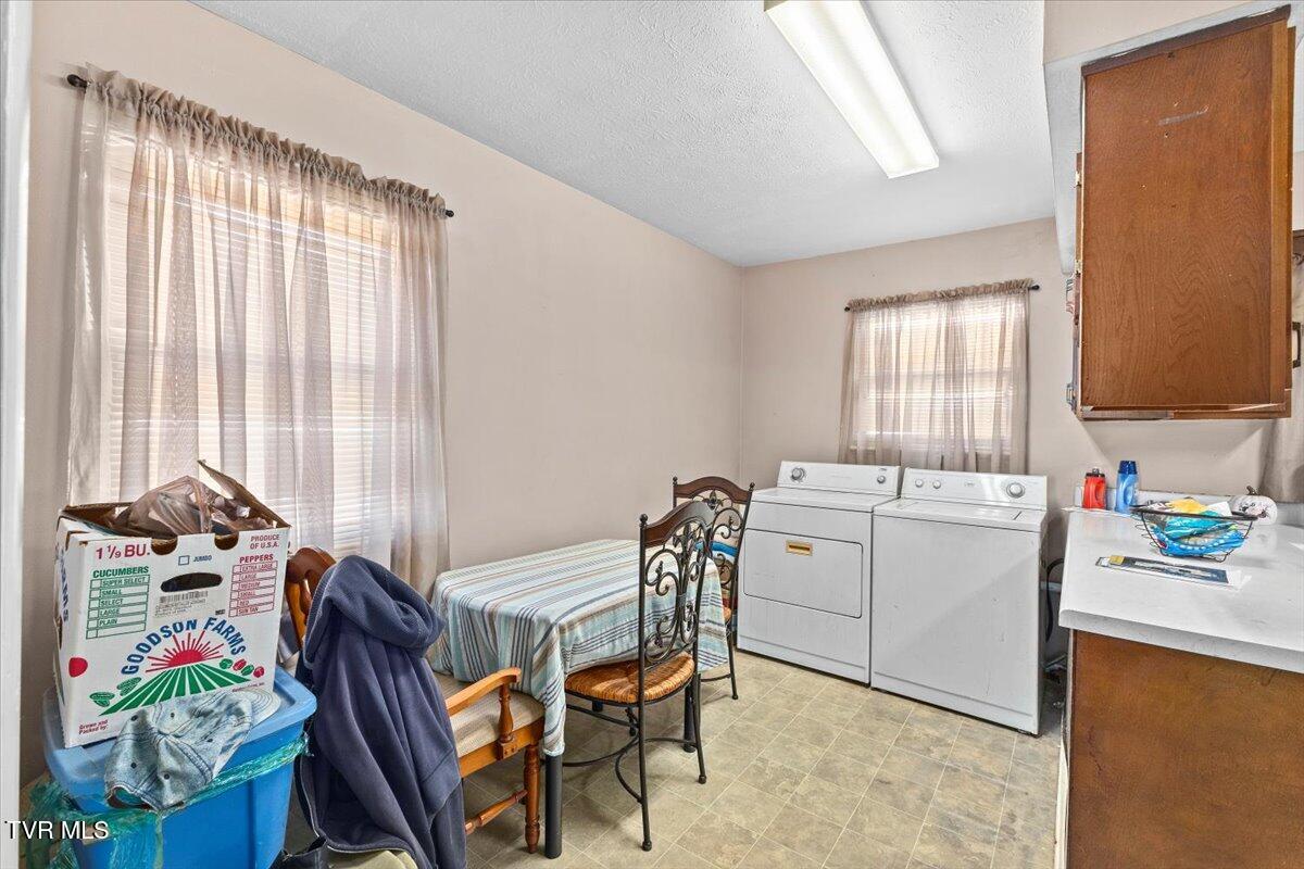 1308 Knob Creek Road Johnson City, TN 37604 - Photo 7 of 42 07-128A9072