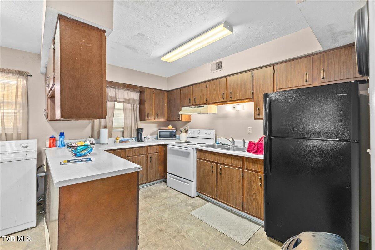 1308 Knob Creek Road Johnson City, TN 37604 - Photo 8 of 42 08-128A9076