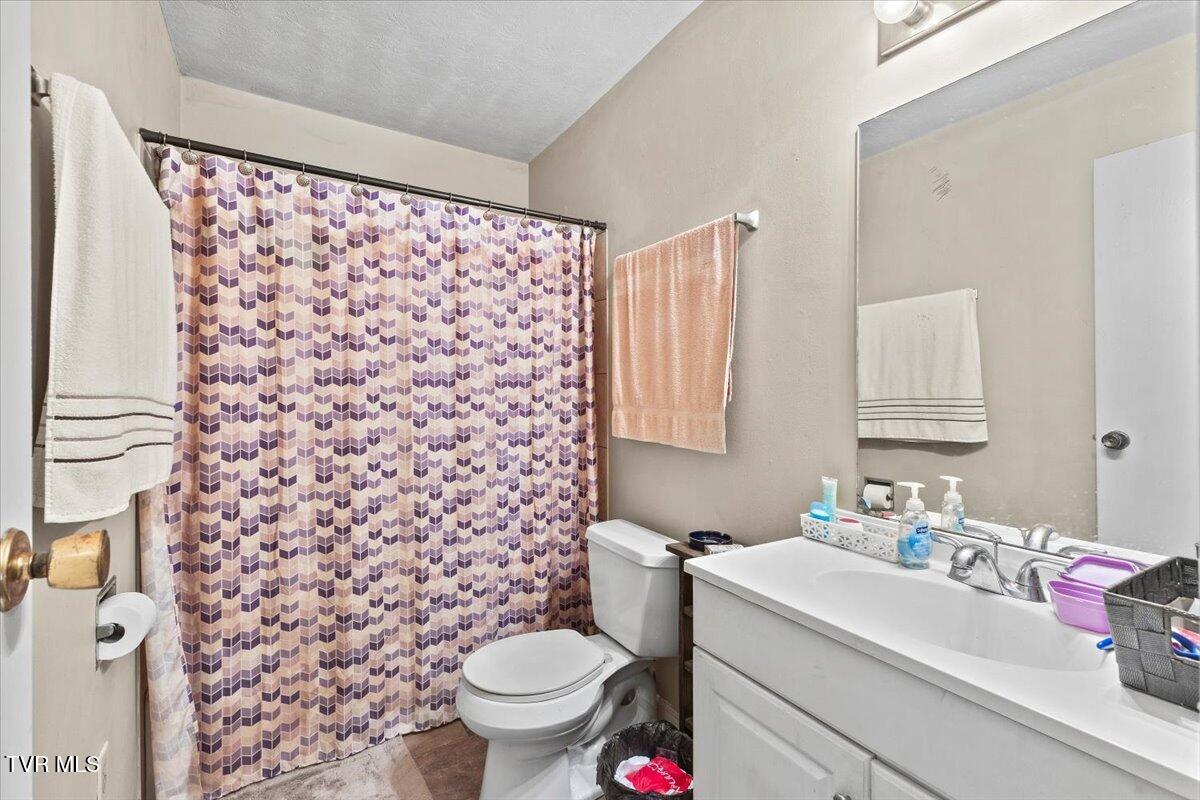 1308 Knob Creek Road Johnson City, TN 37604 - Photo 10 of 42 10-128A9084