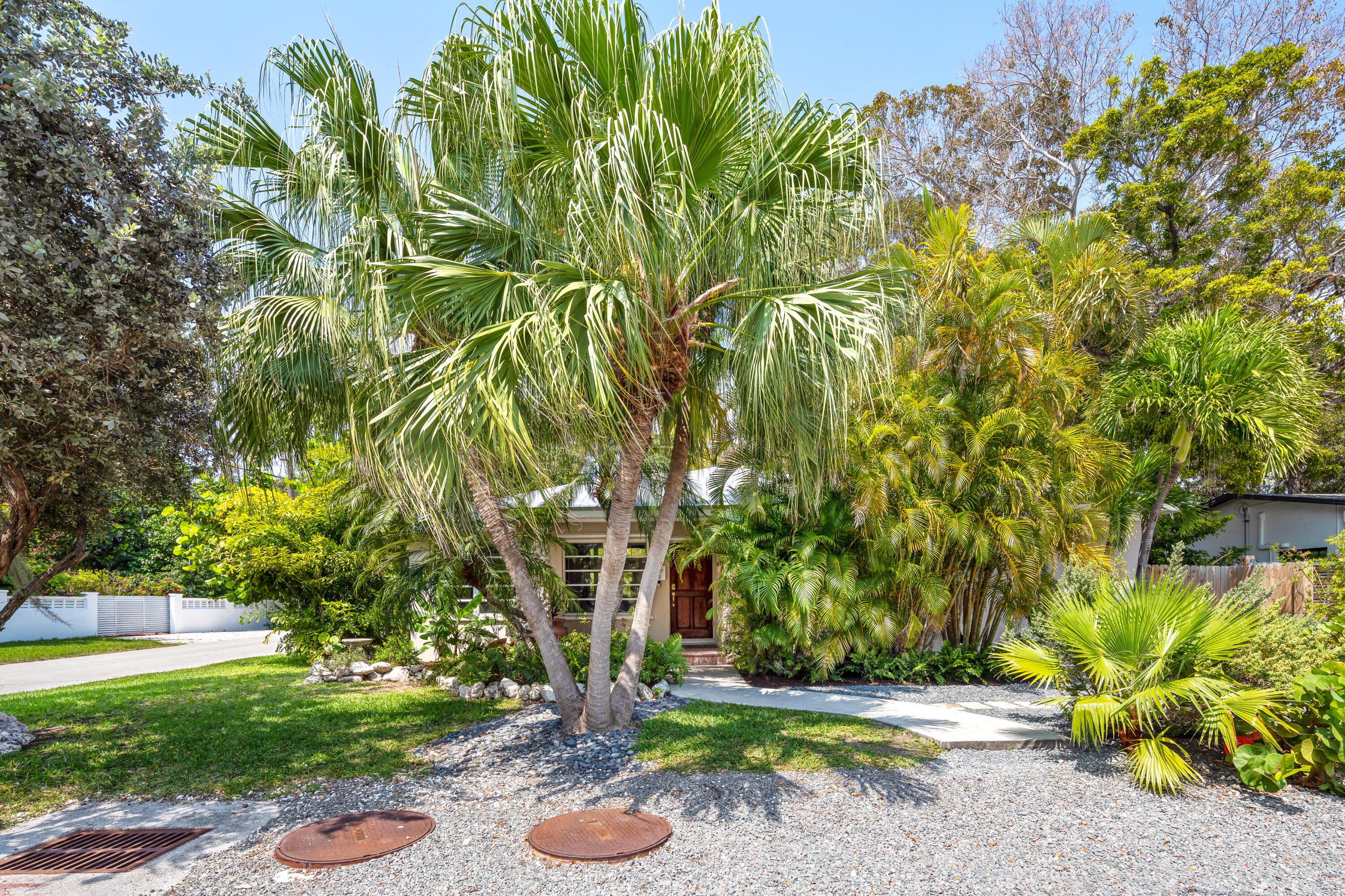 1501 Laird Street Key West, FL 33040 - Photo 37 of 40 a view of a garden with plants