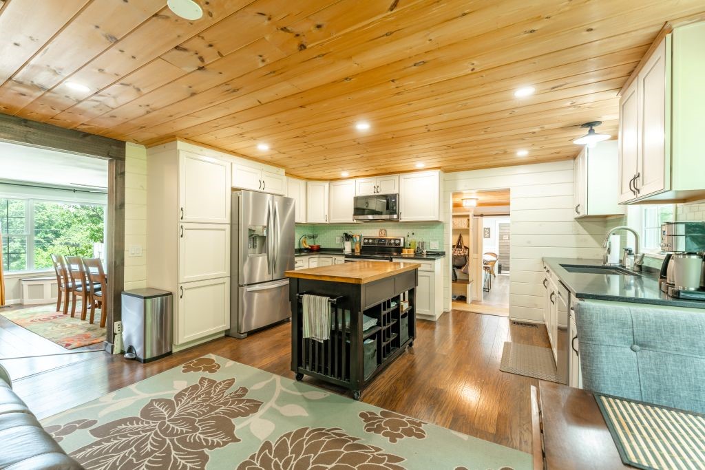 25 Hickory Lane Westerly, RI 02891 - Photo 9 of 32