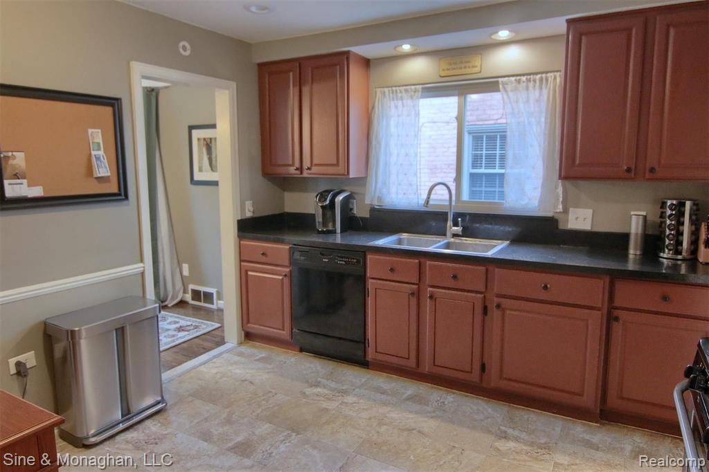 1226 Hampton Road Grosse Pointe Woods, MI 48236 - Photo 8 of 26