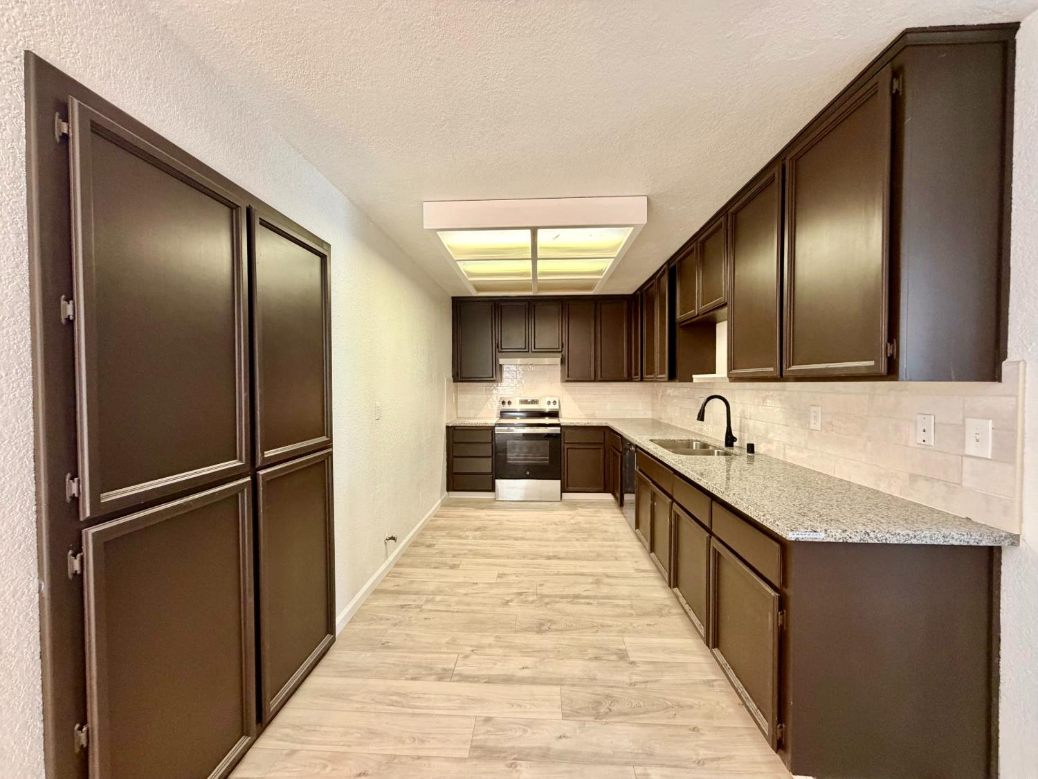 158 East Grant Line Road Tracy, CA 95376 - Photo 6 of 18