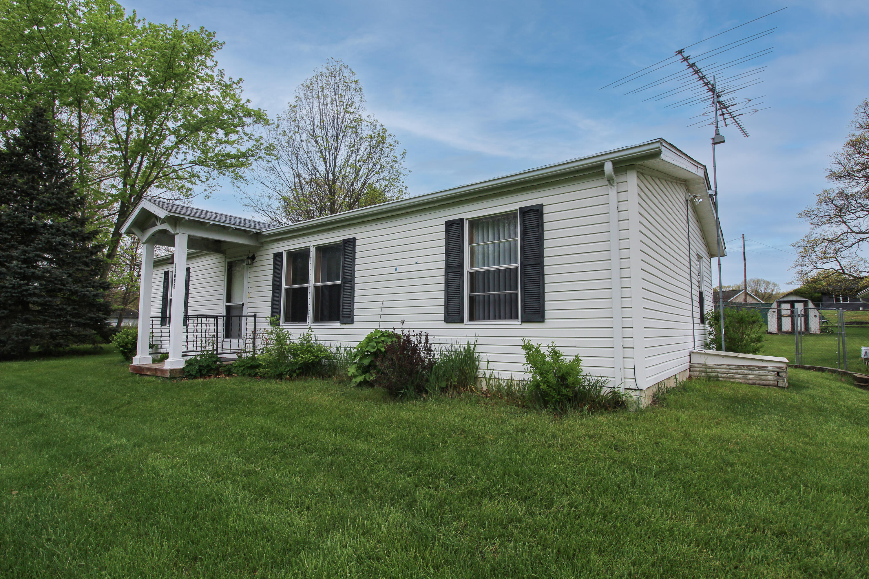11082 Elizabeth Drive Three Rivers, MI 49093 - Photo 3 of 37 Clear Lake-35