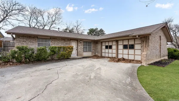 a view of a house with a yard and garage