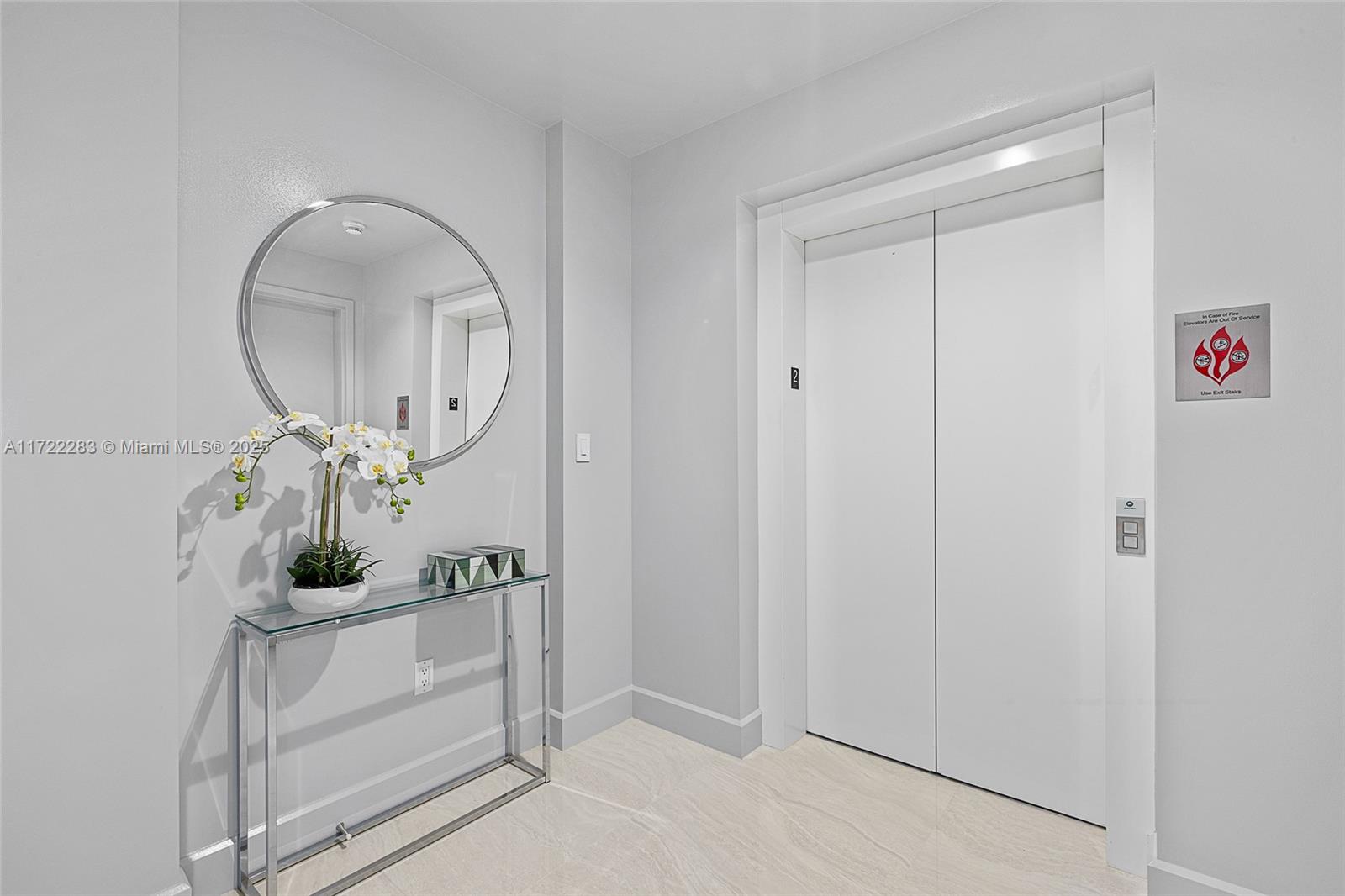 2720 Donald Ross Road, Unit 206 Palm Beach Gardens, FL 33410 - Photo 11 of 40 a close view of light fixtures and entryway