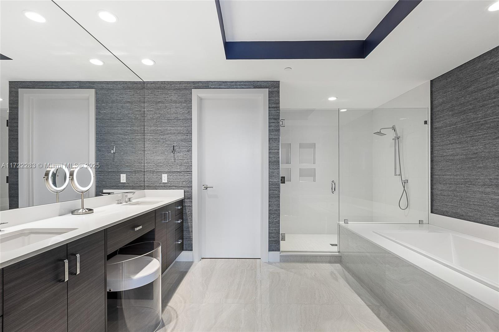 2720 Donald Ross Road, Unit 206 Palm Beach Gardens, FL 33410 - Photo 14 of 40 a spacious bathroom with a tub sink shower and mirror