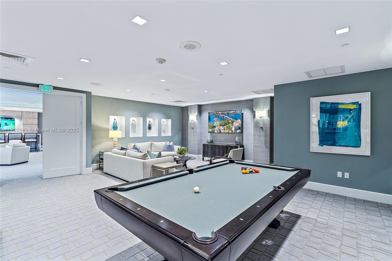 2720 Donald Ross Road, Unit 206 Palm Beach Gardens, FL 33410 - Photo 30 of 40 a living room with furniture pool and a table