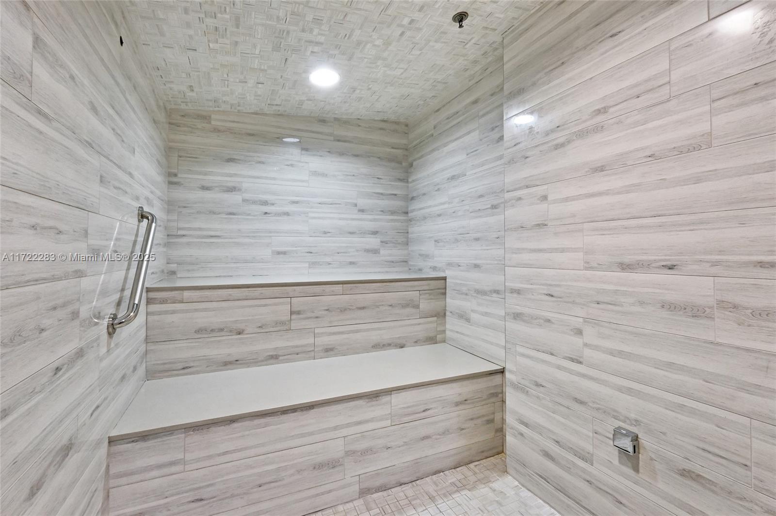 2720 Donald Ross Road, Unit 206 Palm Beach Gardens, FL 33410 - Photo 33 of 40 a bathroom with a shower