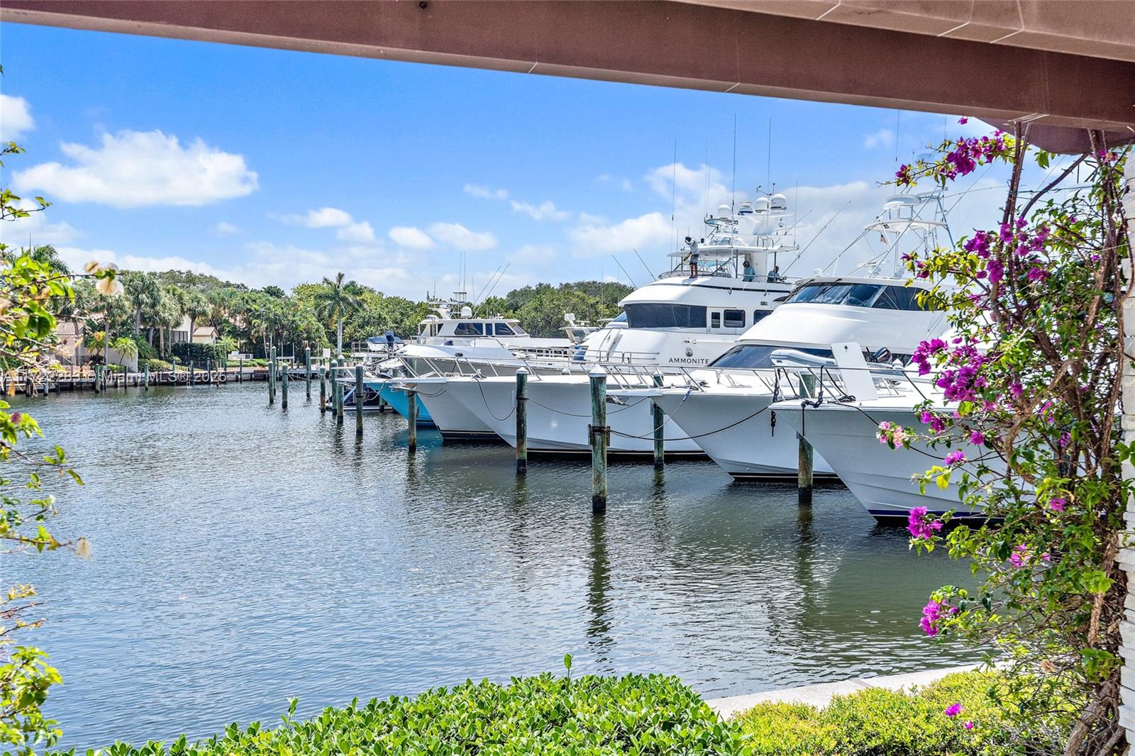 2720 Donald Ross Road, Unit 206 Palm Beach Gardens, FL 33410 - Photo 39 of 40 a backyard of a house with table and chairs