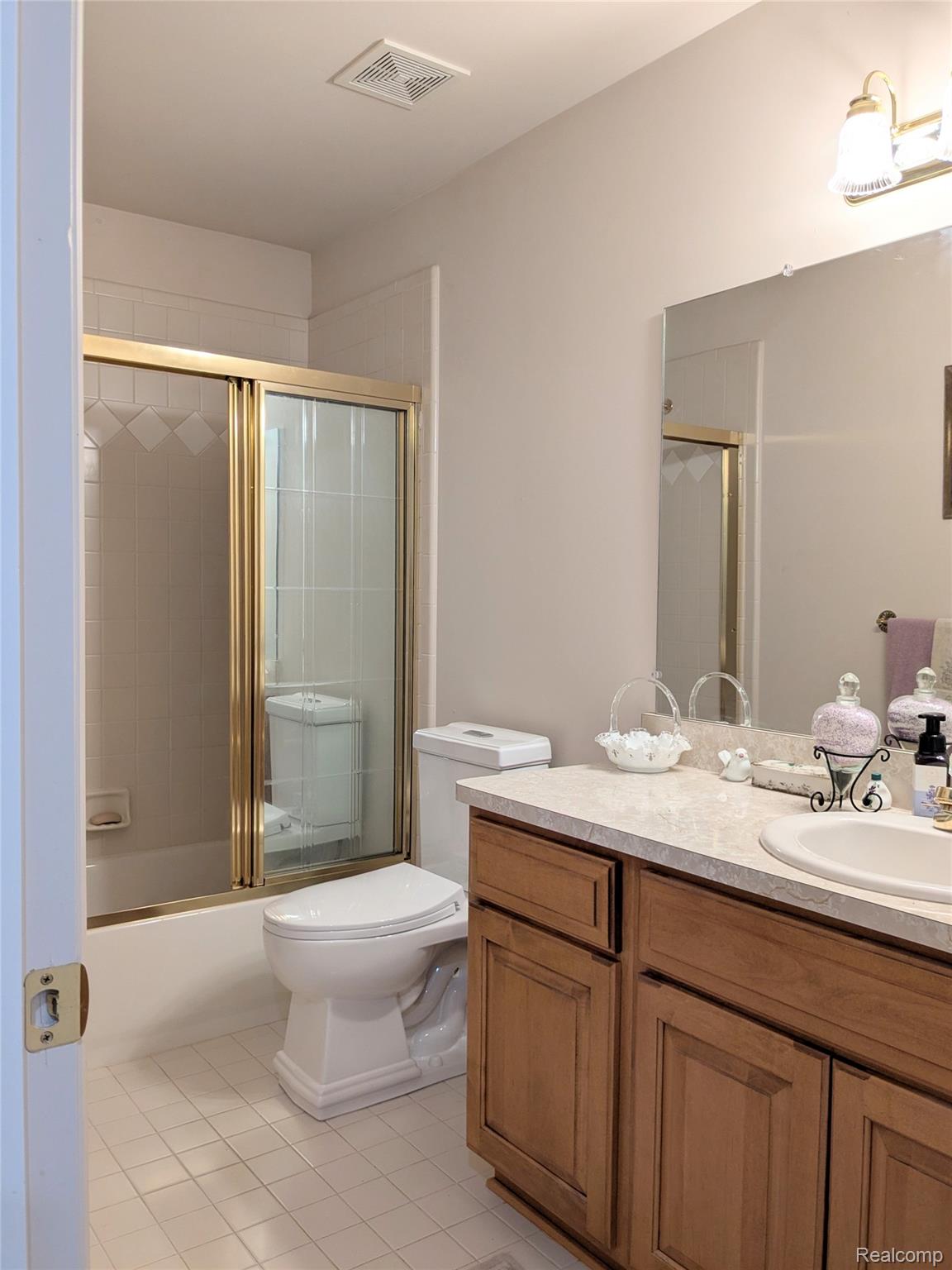 23233 30 Mile Road Ray, MI 48096 - Photo 44 of 73 2nd Level Bathroom