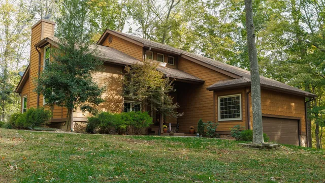 a view of a house with a yard