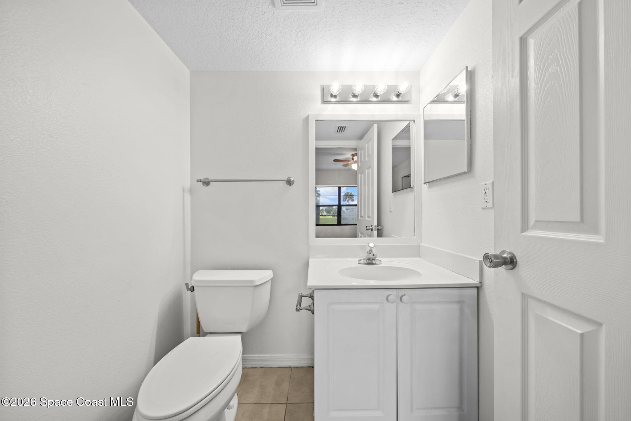 2727 North Wickham Road, Unit 1035 Melbourne, FL 32935 - Photo 14 of 29 Guest Bath