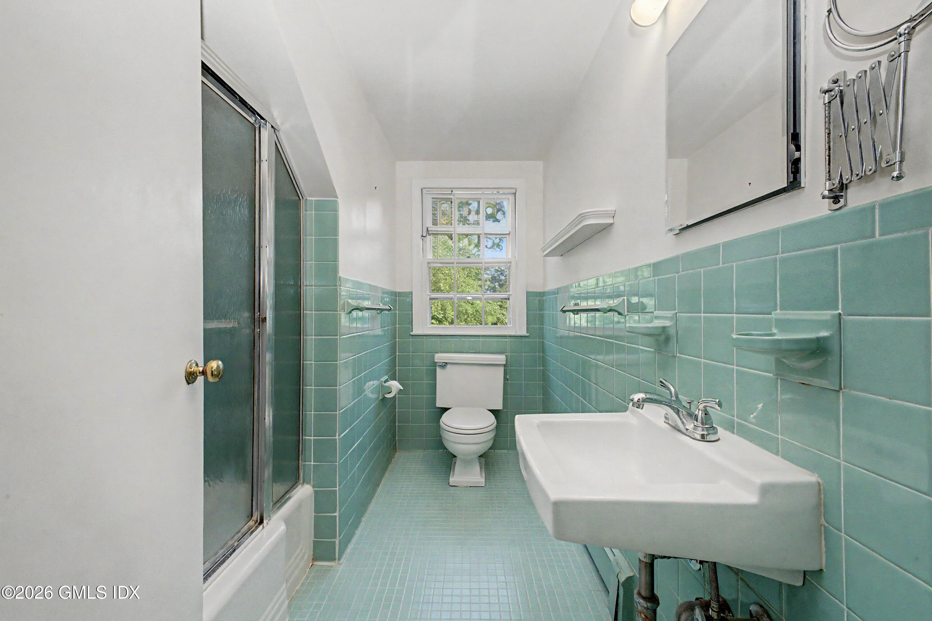 5 Bayside Terrace Riverside, CT 06878 - Photo 20 of 24 91f965df-a8a9-4915-8f46-e46e464a6a4a