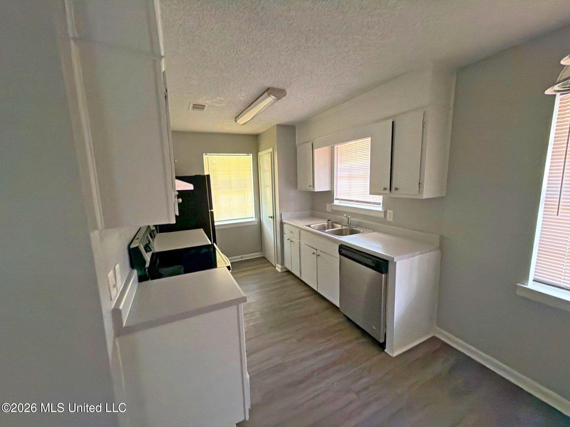 132 Cumberland Road Brandon, MS 39047 - Photo 2 of 10 Kitchen