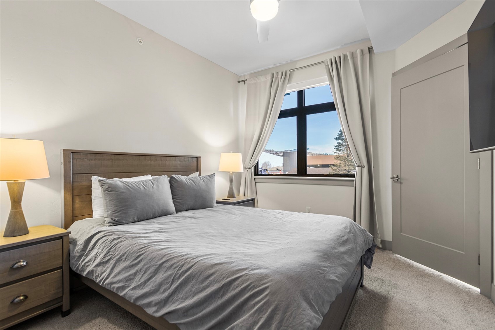 75 West 4th Street, Unit 305W Silverthorne, CO 80498 - Photo 21 of 30 a bedroom with a bed and a window