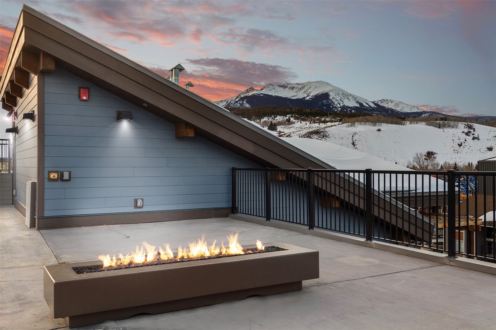 75 West 4th Street, Unit 305W Silverthorne, CO 80498 - Photo 26 of 30 a view of a couches in the balcony