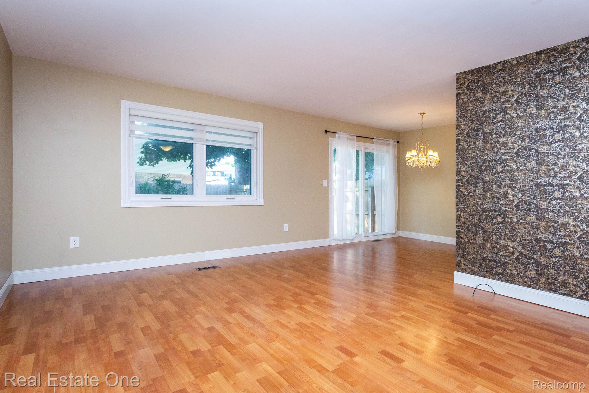 111 Manor Way Rochester, MI 48309 - Photo 7 of 36 Empty room