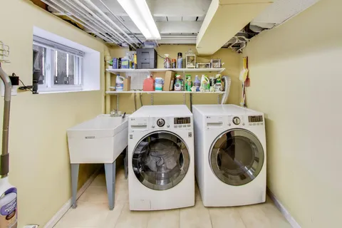 $399,000 | 834 Carpenter Avenue, Oak Park, IL 60304