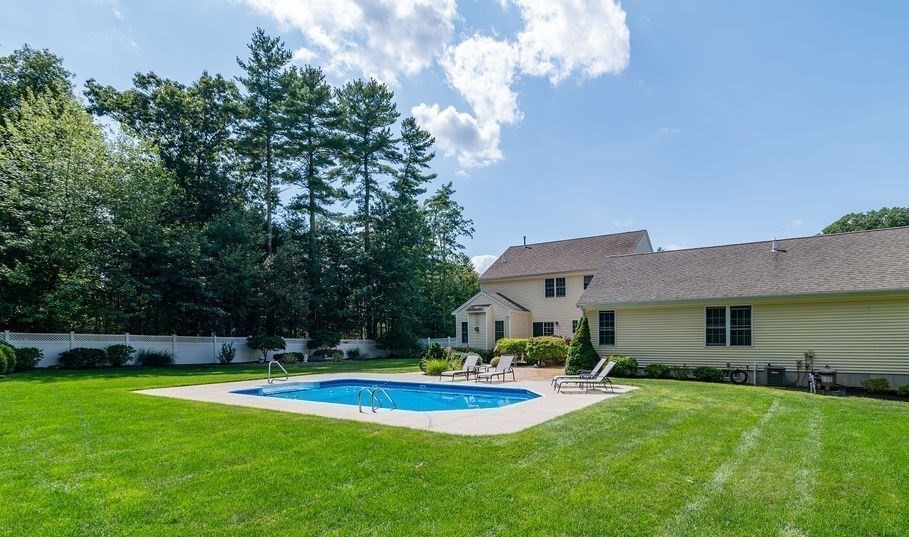 53 Queens Circle Raynham, MA 02767 - Photo 10 of 38