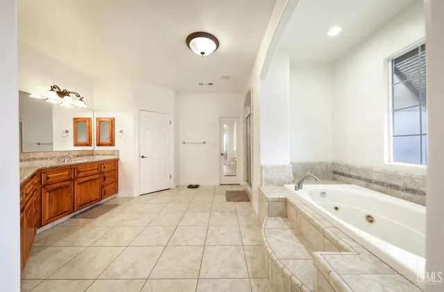 $949,900 | Undisclosed Address, Bakersfield, CA 93311