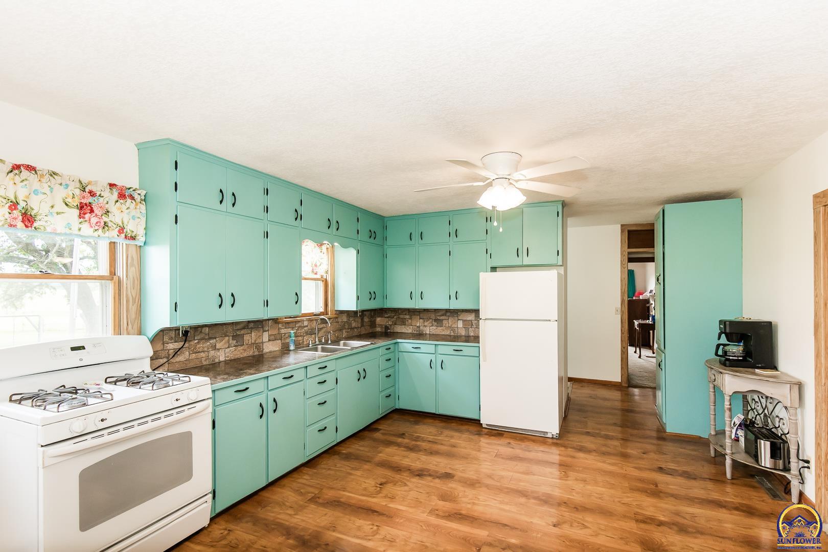 2626 Rd F Americus, KS 66835 - Photo 15 of 70